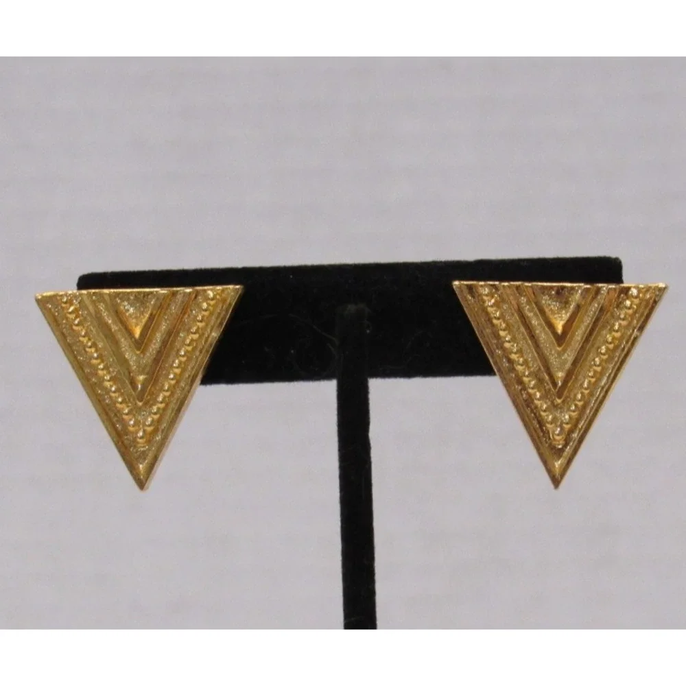 Vintage Gold Tone Triangle Chevron Clip On Earrings Textured Geometric 80s Style